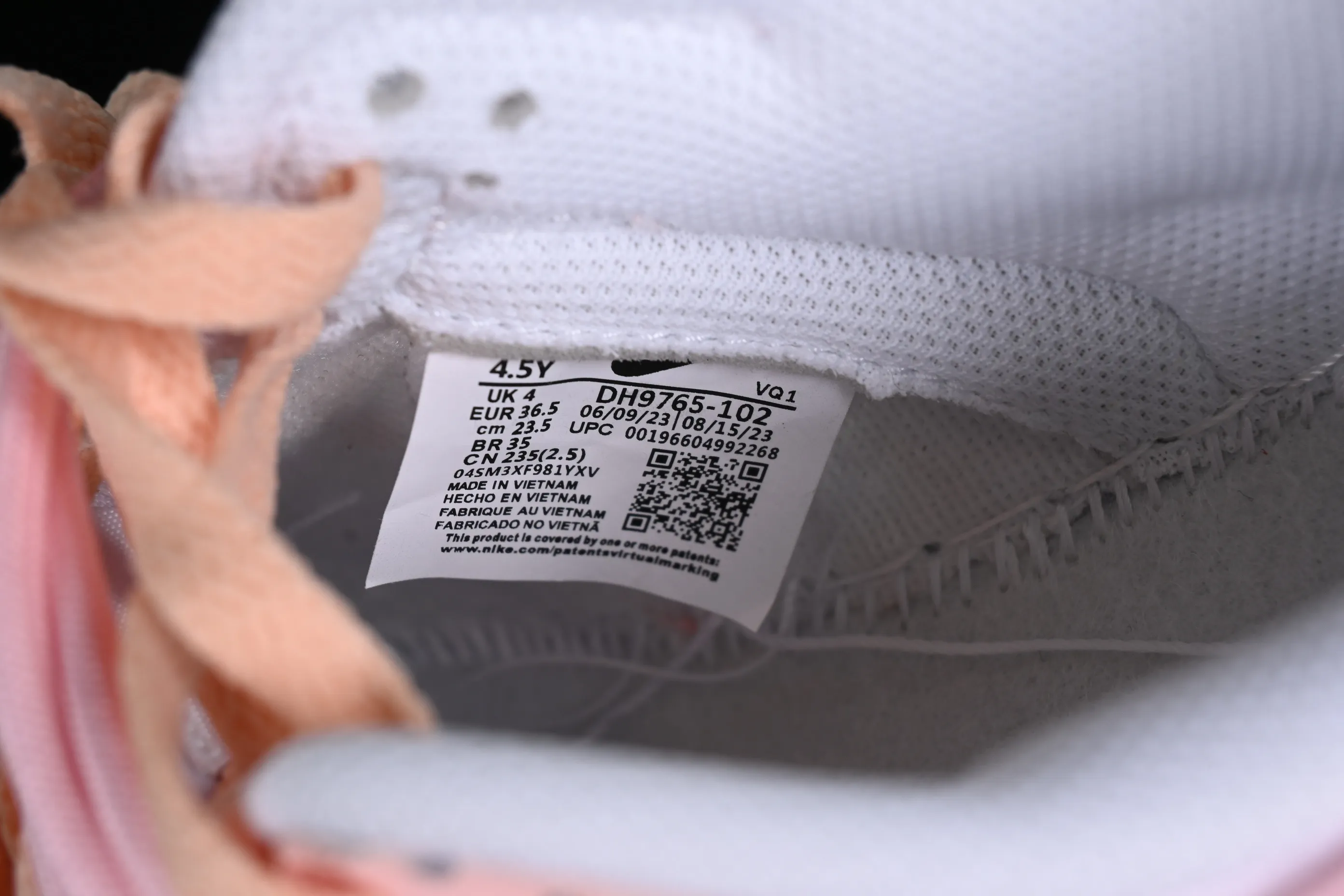 All categories Nk SB Dunk series Nk SB Dunk Low low-top sneakers Nk Dunk Low Sanshi Laboratory Dopamine Foundation Hug Bear SB strap low-top casual sneakers DH9765-102